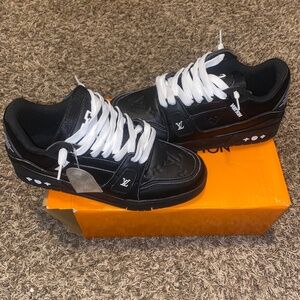 1AARES LV Trainer Sneaker